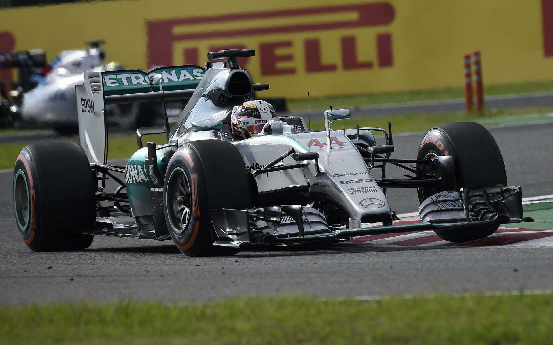 Lewis Hamilton v Suzuce