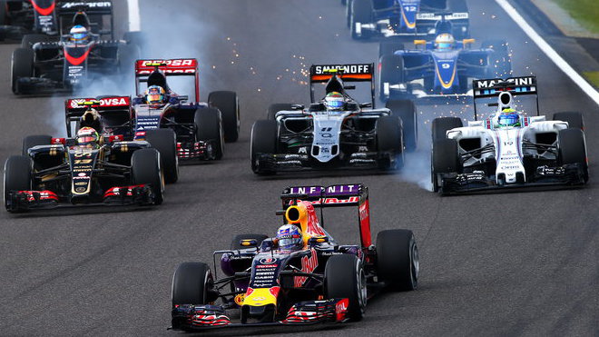 Daniel Ricciardo po startu v Suzuce