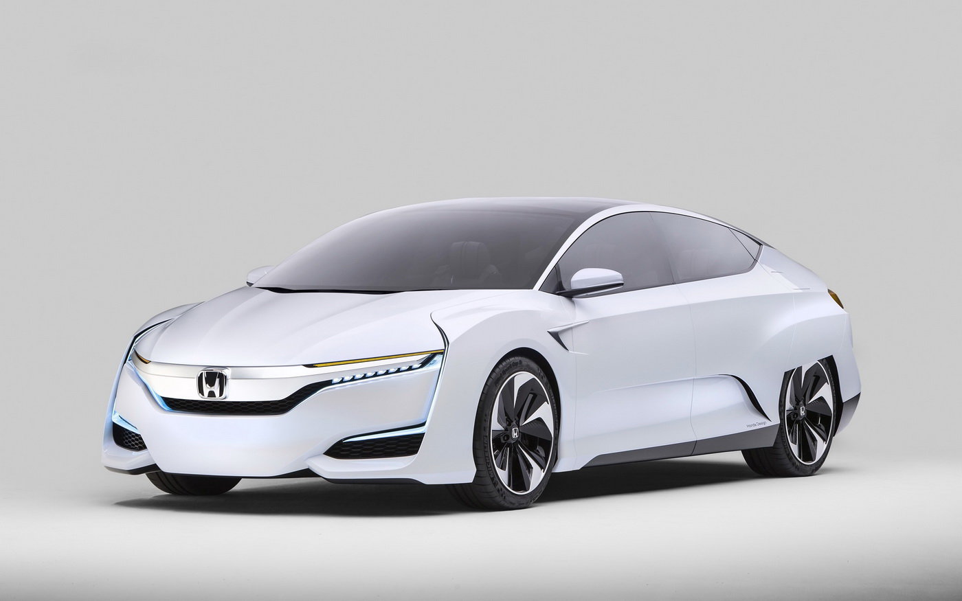 Honda FCV vypadá velmi futuristicky