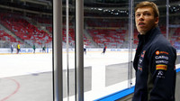 Daniil Kvjat využil volný čas hraním hokeje v Soči