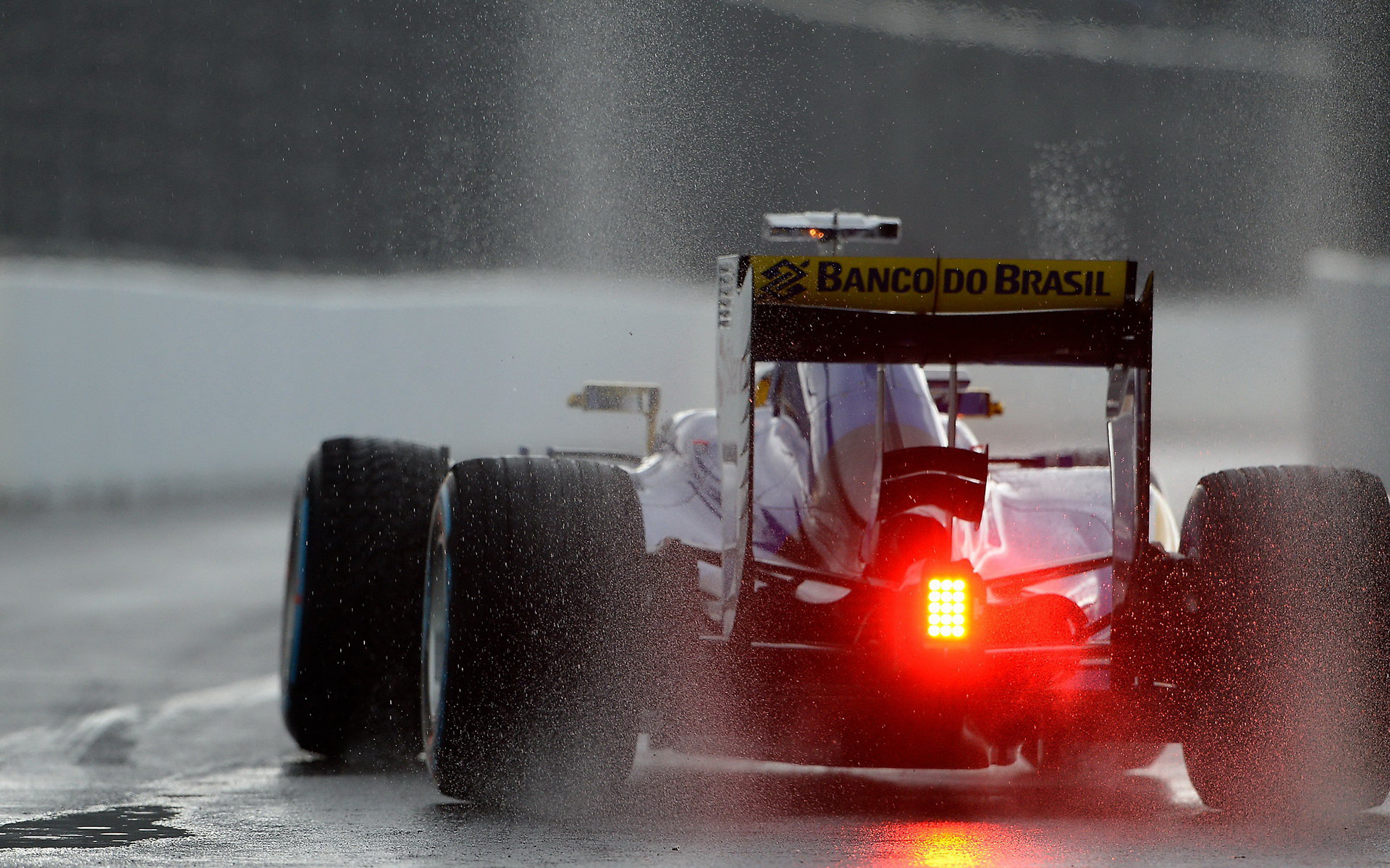 Marcus Ericsson vyjíždí za deště na trať v Soči
