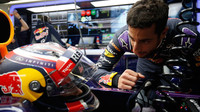 Daniil Kvjat a Daniel Ricciardo v Soči