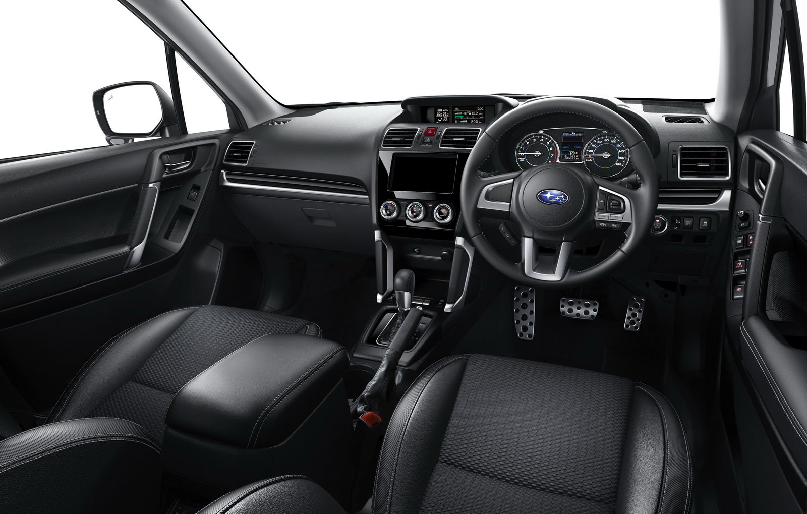 Kvalitnější materiály a čitelnější budíky, omlazené Subaru Forester.