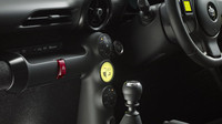 Minimum tlačítek a manuální převodovka, Toyota S-FR.