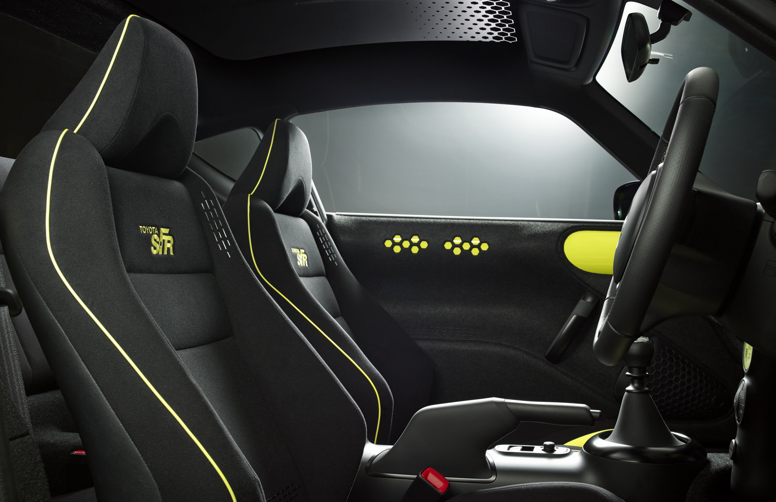 Sportovní sedadla odpovídají zaměření, Toyota S-FR.