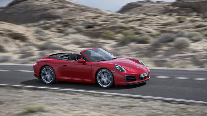 Kabriolet je také dostupný jako Carrera S, omlazené Porsche 911.