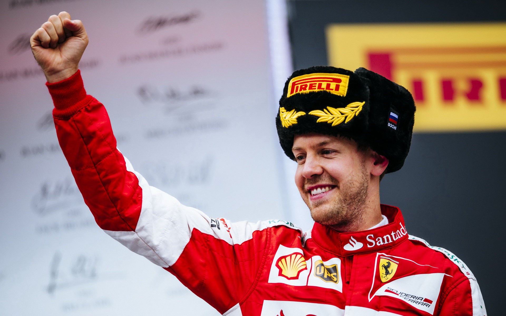 Sebastian Vettel slaví druhé místo v Soči