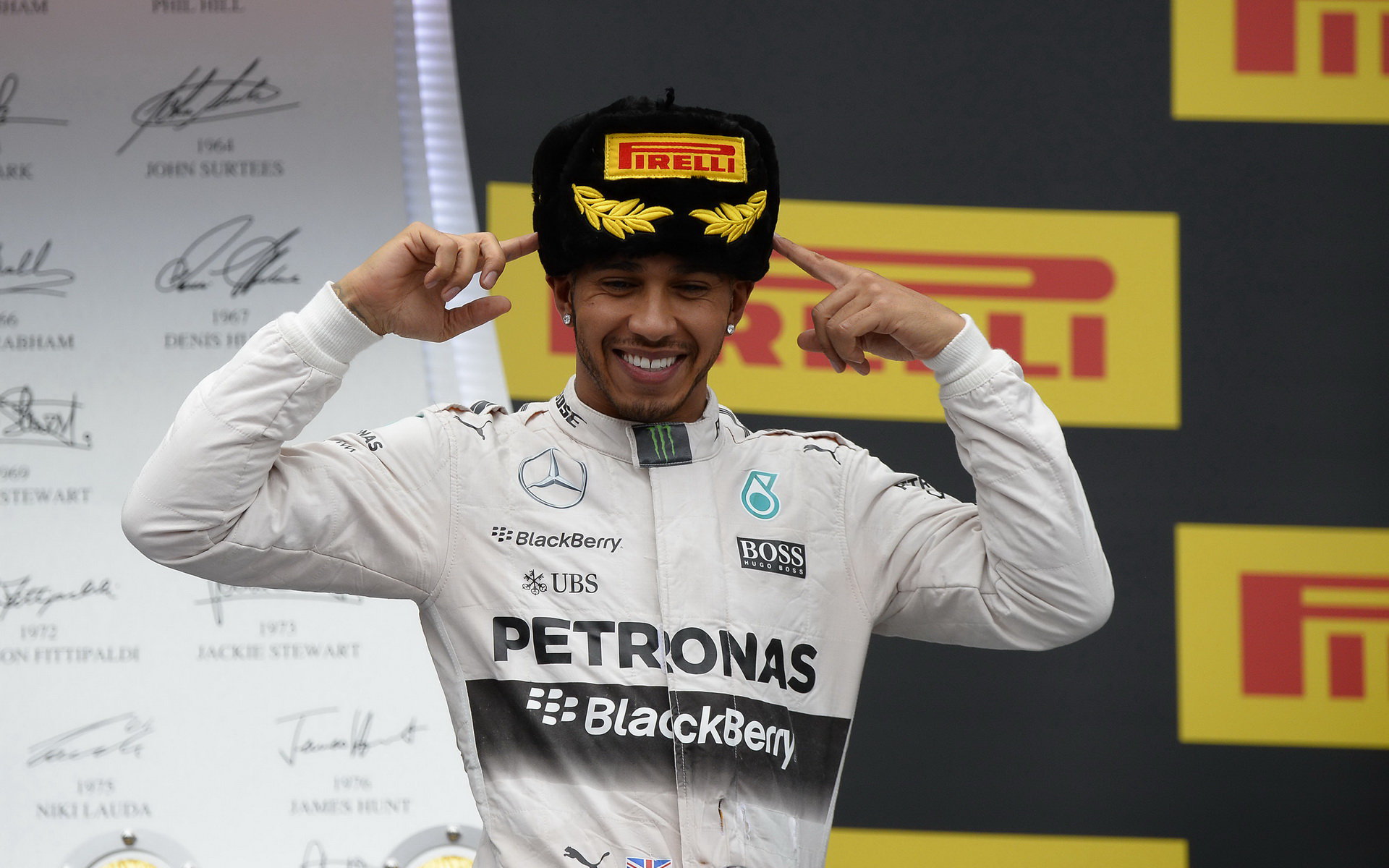 Lewis Hamilton na pódiu netušil, že po závodě zažije nejlepší tiskovou konferenci