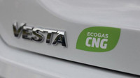 Značení, prozrazující palivo modelu, Lada Vesta CNG.