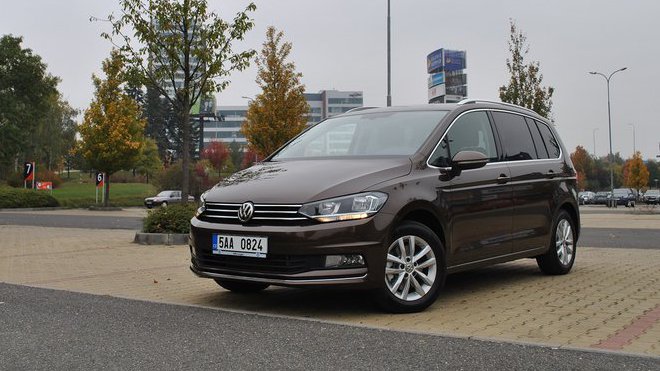 První jízda Jak jezdí nový Volkswagen Touran? Kompletní