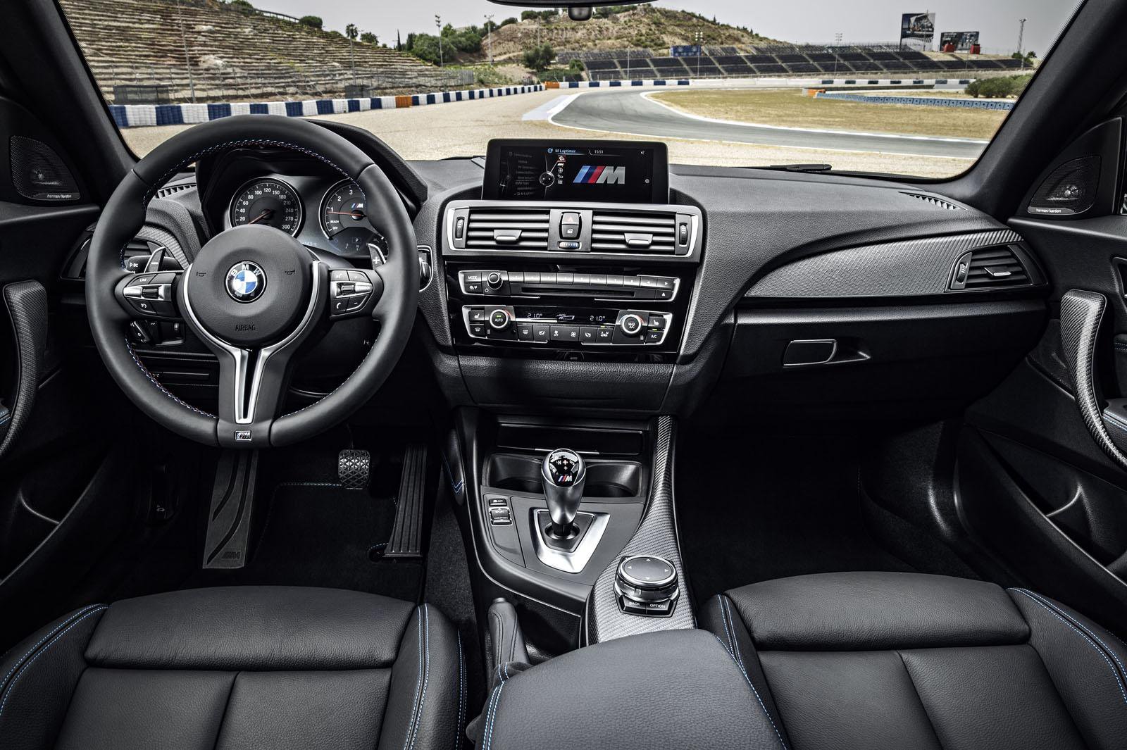 Interiér odpovídá většině řady 2, BMW M2.