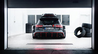 Difuzor a ovální koncovky výfuku, Audi RS6 DTM.