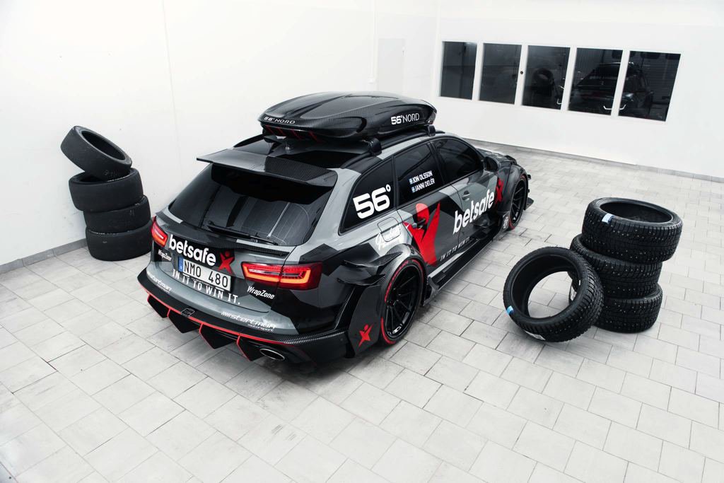 Střešní nosič zastupoval praktickou stránku věci, Audi RS6 DTM.