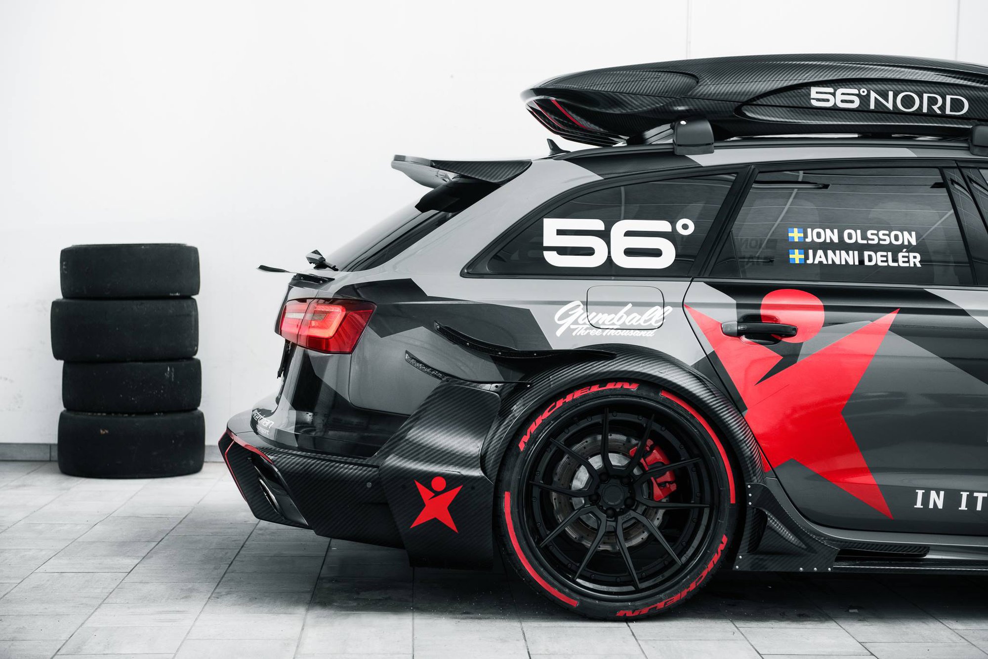 Karbon všude, kam se podíváte, Audi RS6 DTM.