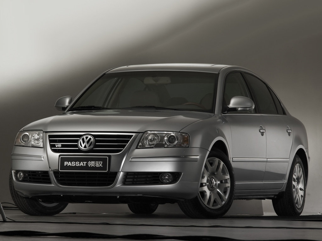 Čínská podoba Superbu první generace s logem VW, Volkswagen Passat Lingyu.
