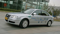 Škoda Superb s logem Volkswagenu jezdil také na vodík, Volkswagen Passat Lingyu.