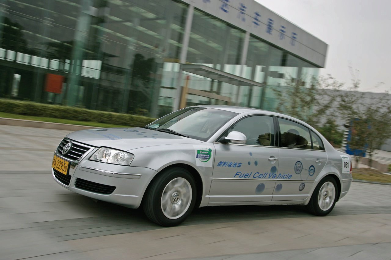 Škoda Superb s logem Volkswagenu jezdil také na vodík, Volkswagen Passat Lingyu.