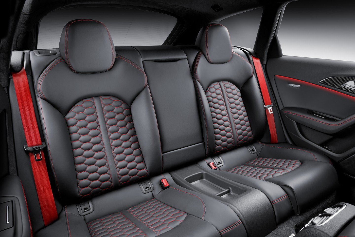 Sportovní kombi je pouze čtyřmístné, Audi RS6 Avant performance.