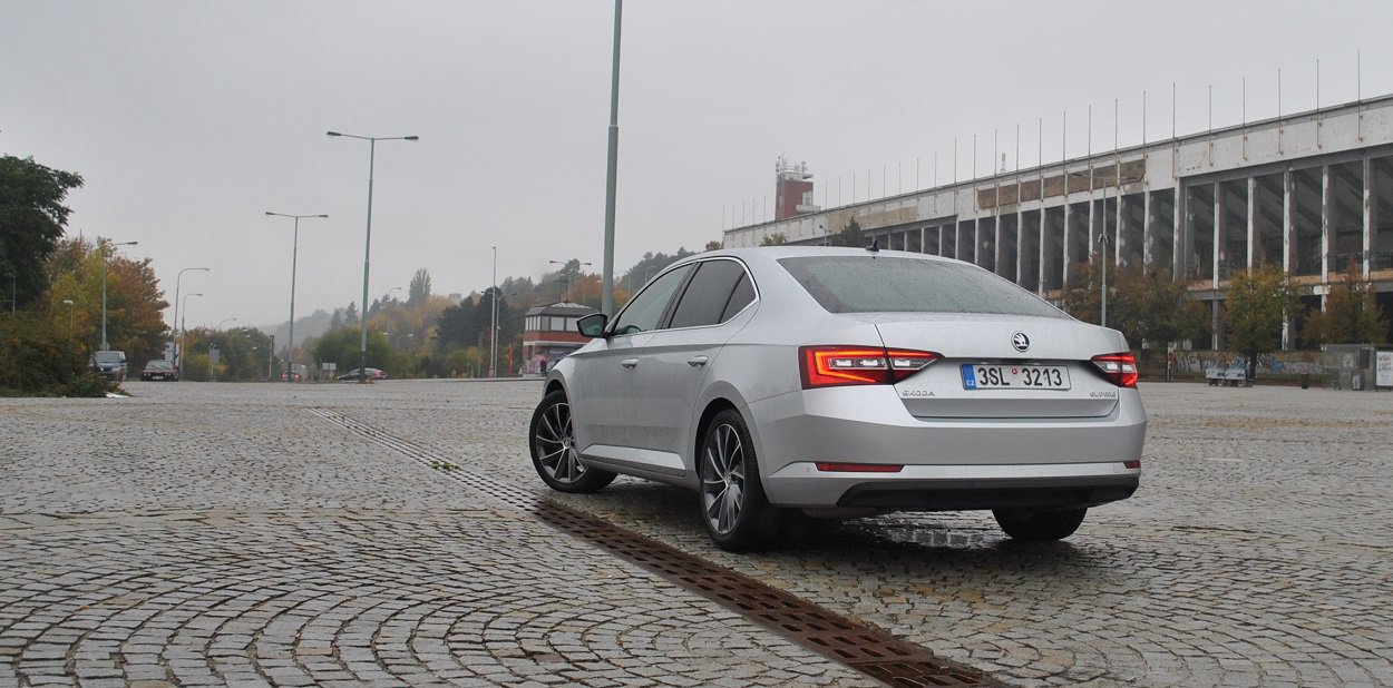 Škoda Superb 1.4 TSI ACT Laurin &amp; Klement (2015)