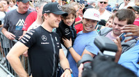 Nico Rosberg při autogramiádě v Austinu