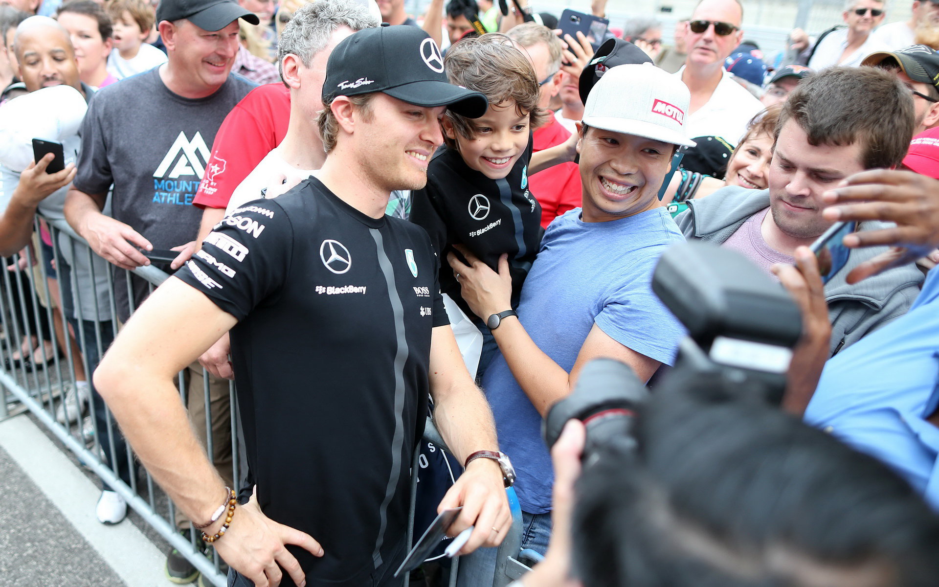 Nico Rosberg při autogramiádě v Austinu