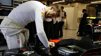 Jenson Button v Austinu kontroluje svůj vůz
