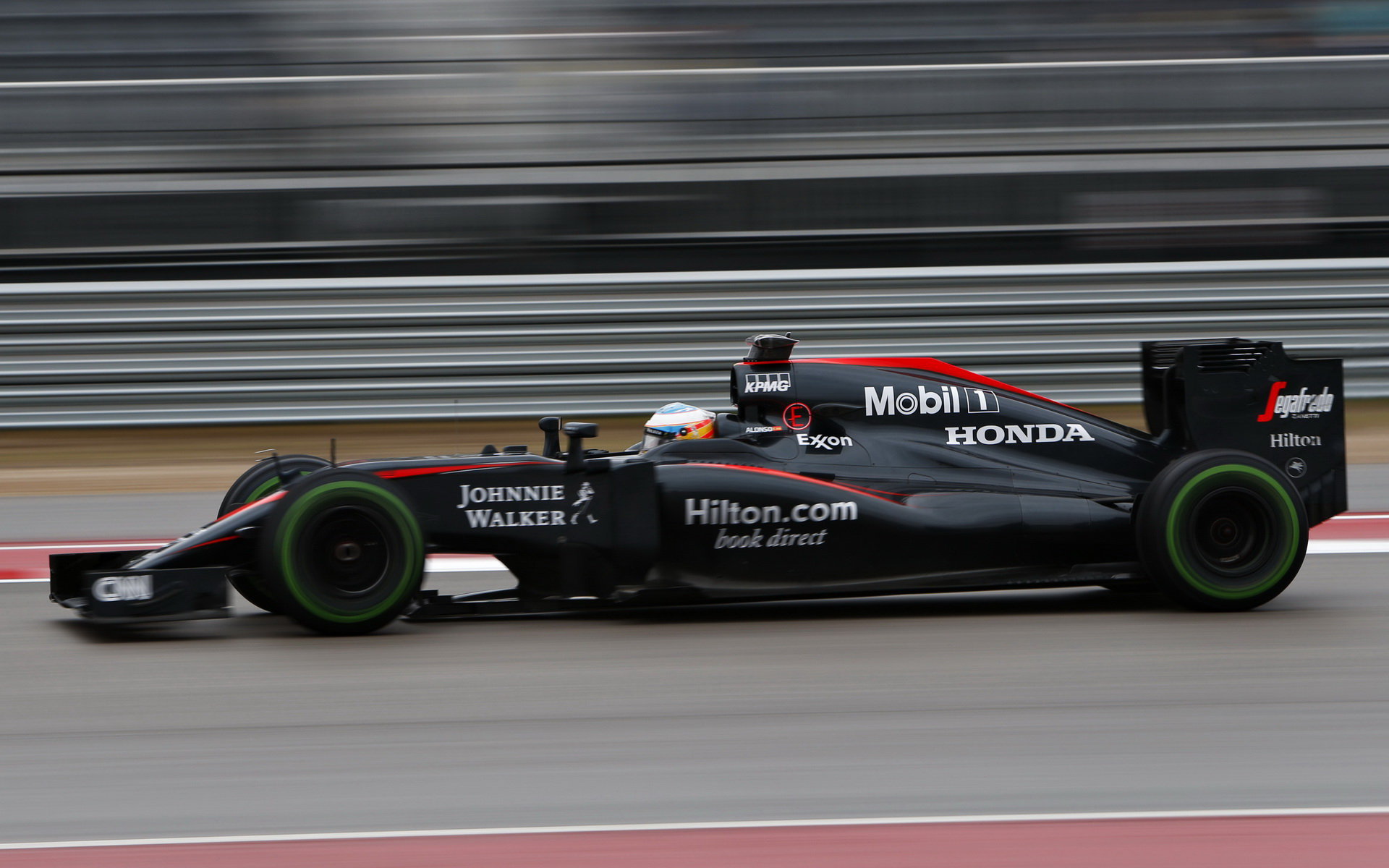 Fernando Alonso s McLarenem MP4-30 v Austinu