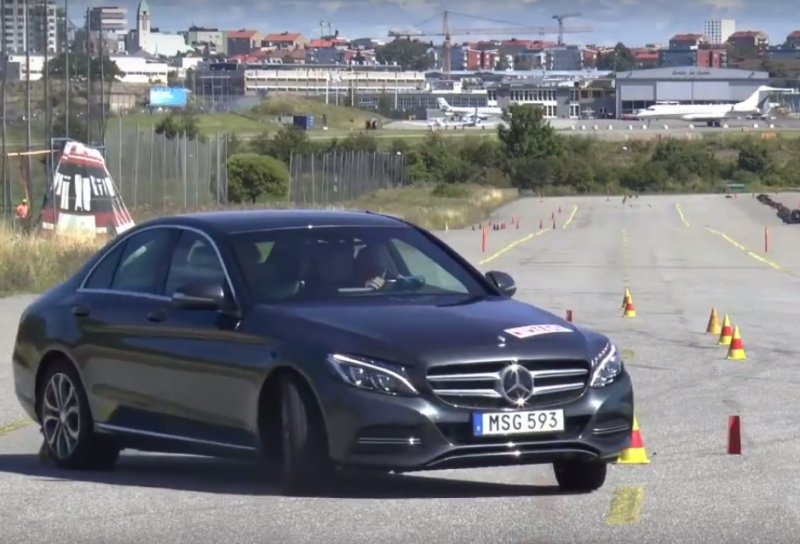 Mercedes C 350e propadl v losím testu