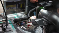 Lewis Hamilton čeká na výjezd z boxů v Austinu