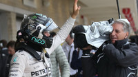 Nico Rosberg slaví pole position v kvalifikaci v Austinu