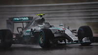 Nico Rosberg za deště v Austinu