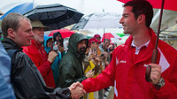 Alexander Rossi při autogramiádě v Austinu