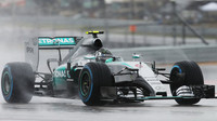 Nico Rosberg za deště v Austinu