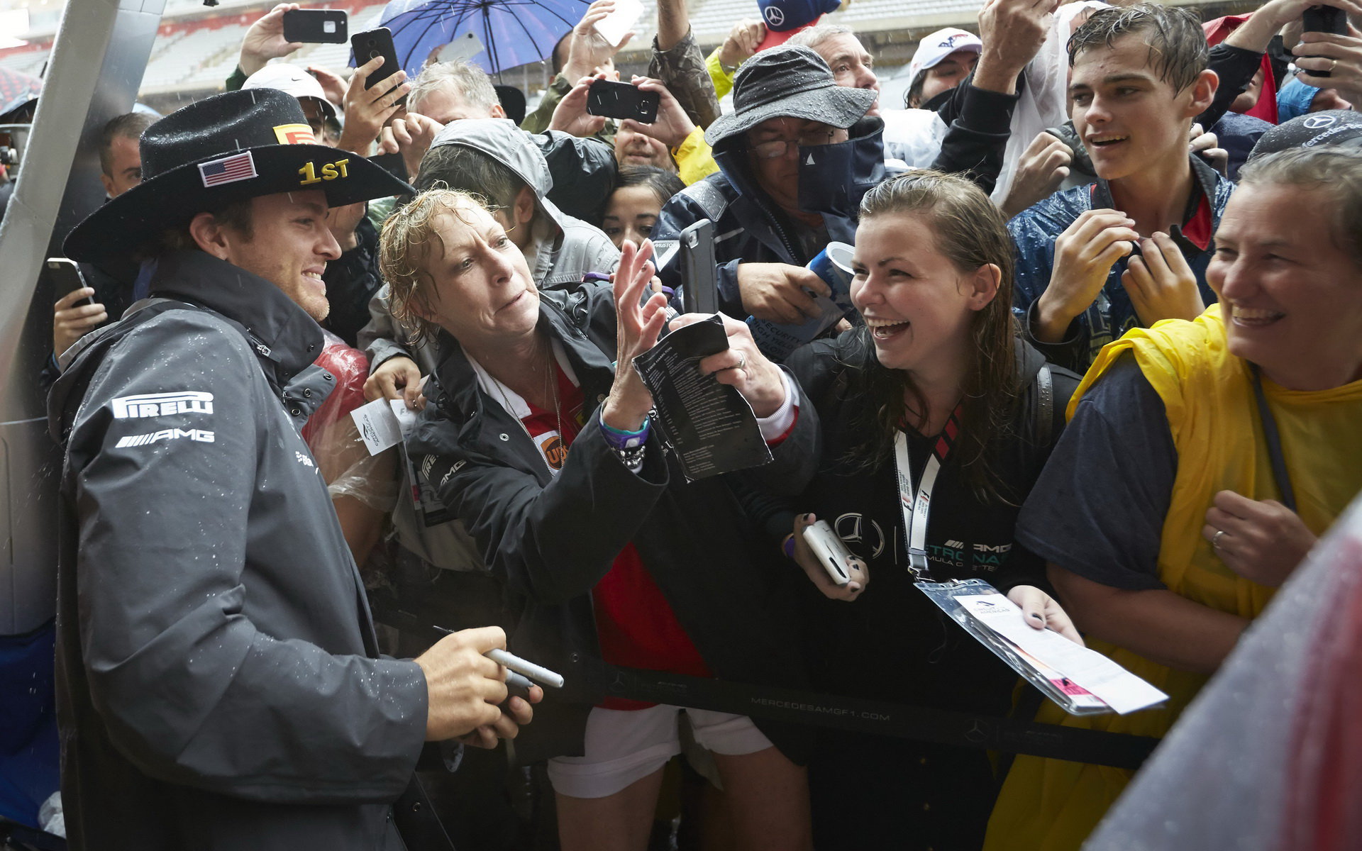 Nico Rosberg při autogramiádě v Austinu