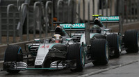 Lewis Hamilton a Nico Rosberg v Austinu