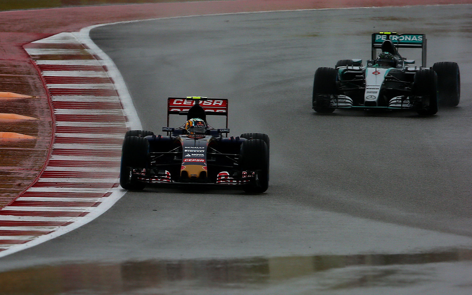 Carlos Sainz a Nico Rosberg v Austinu