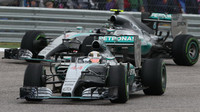Lewis Hamilton před Nicem Rosbergem v Austinu
