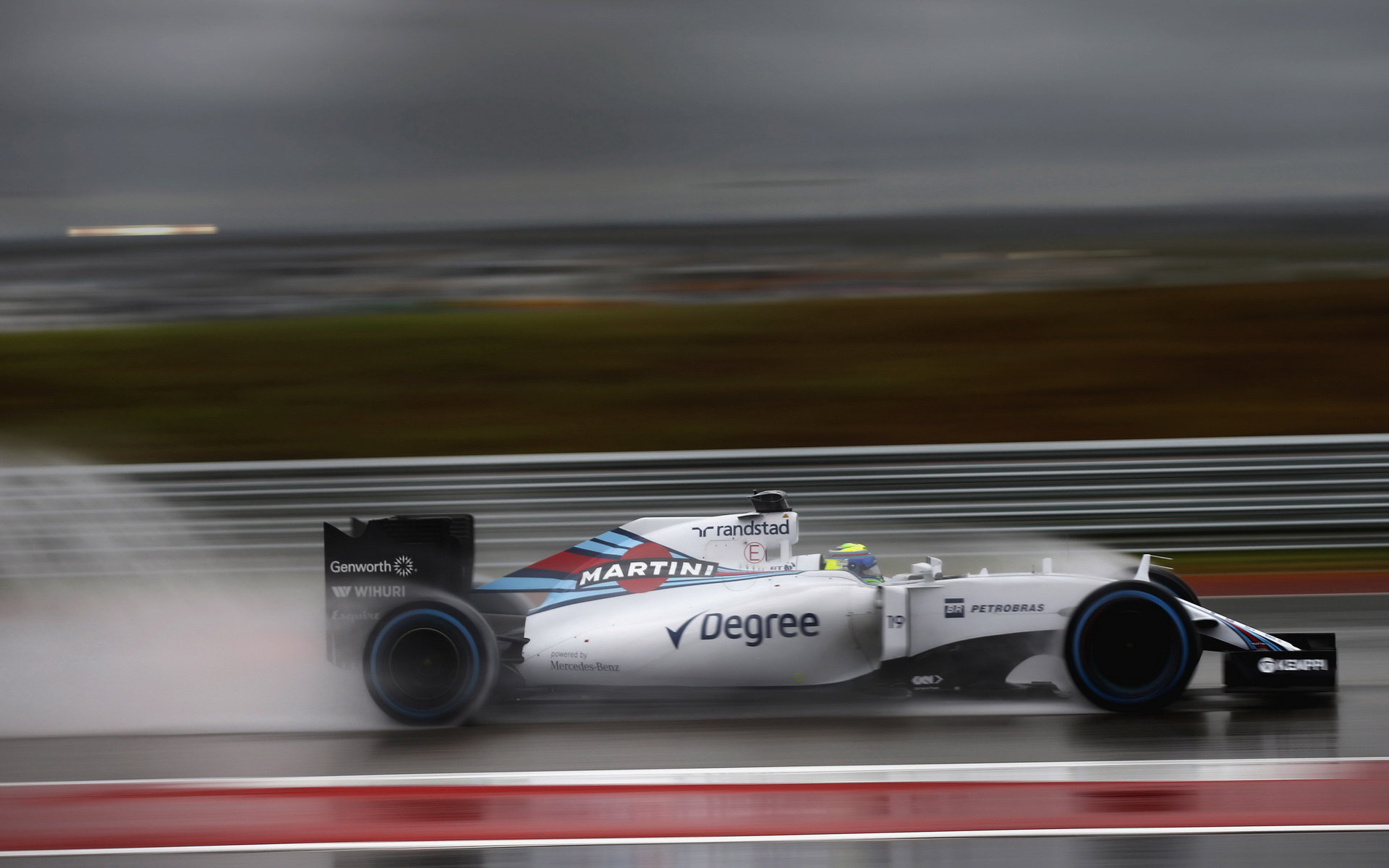 Felipe Massa si závodění za "fantastický" Williams užívá
