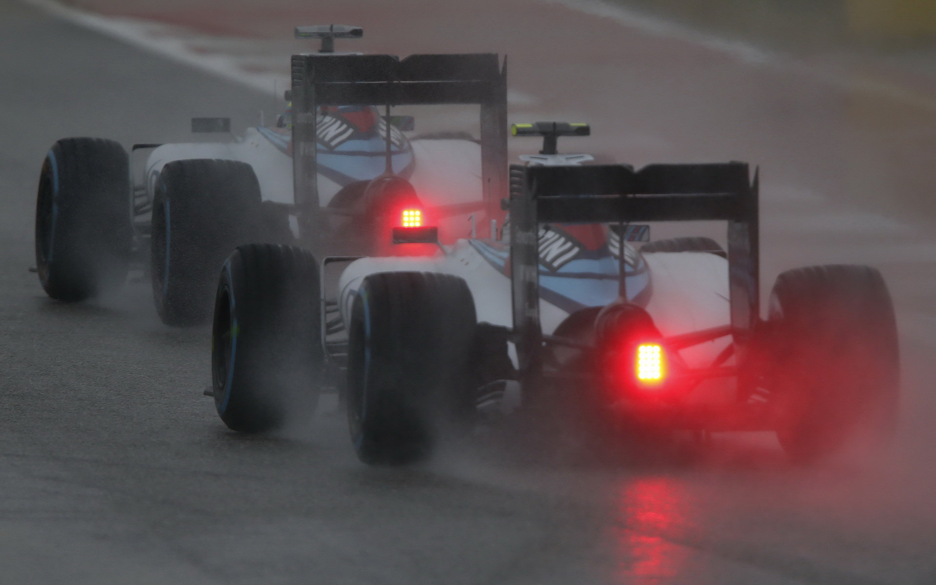 Felipe Massa a Valtteri Bottas za deště v Austinu