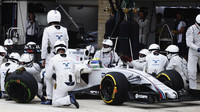 Felipe Massa na výměnu pneumatik v Austinu