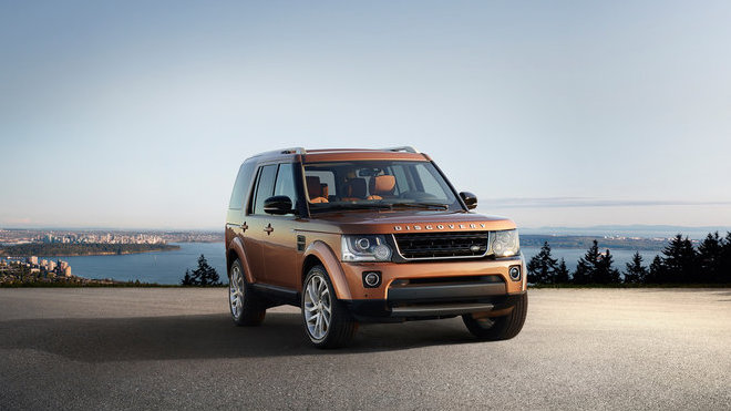 Nový lak, větší kola, černé prvky a luxusní interiér, Land Rover Discovery Landmark.