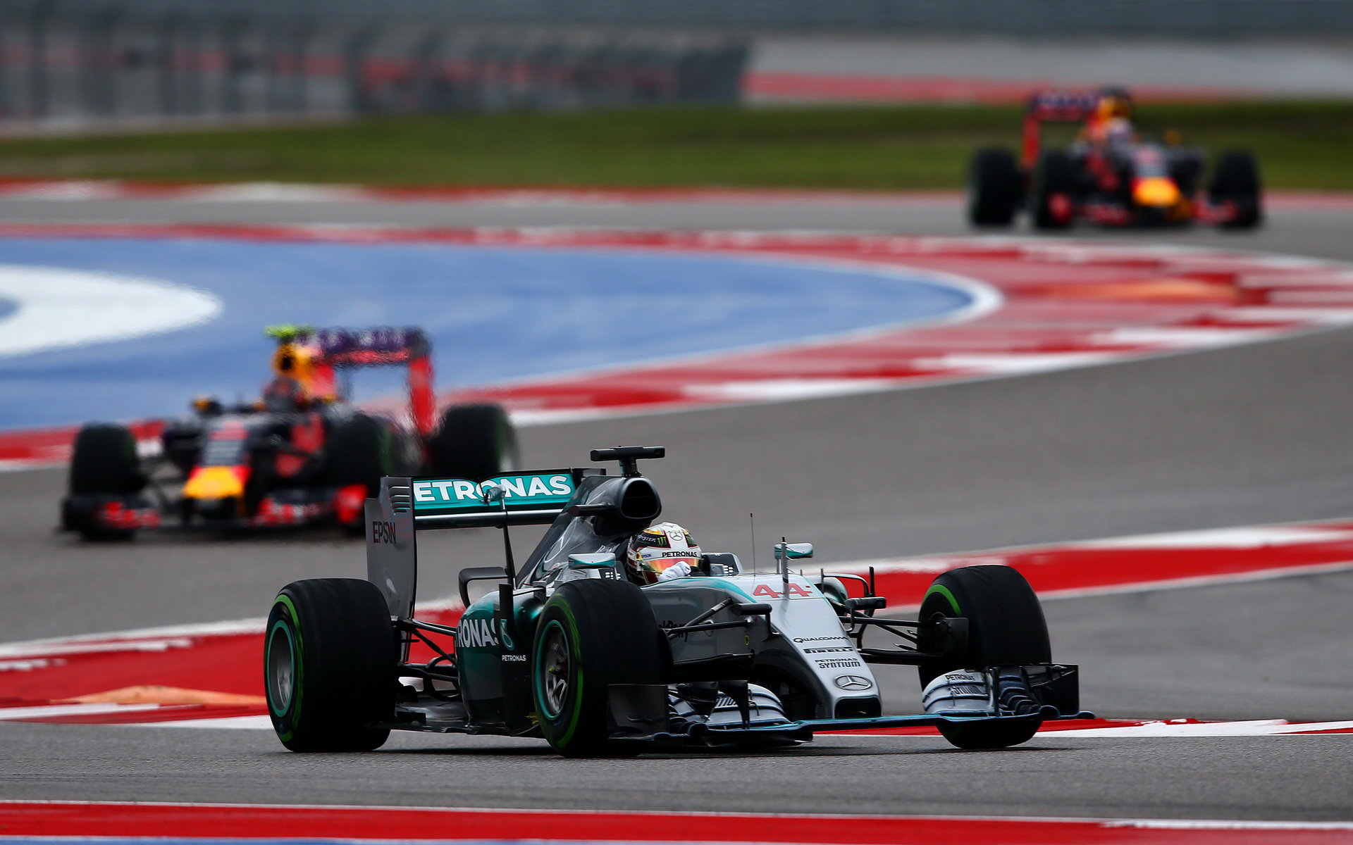 Lewis Hamilton nechal za sebou oba vozy Red Bullu v Austinu