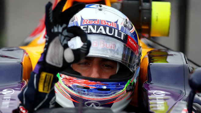 Ricciardo není potápěč a svým gestem rozhodně neříká, že je vše v pořádku