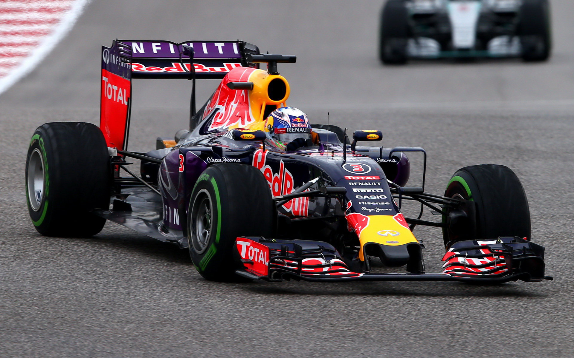 Daniel Ricciardo s Red Bullem RB11 v Austinu