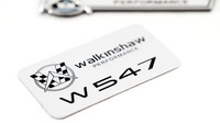 Speciální plaketky nesmí chybět, Walkinshaw Performance W547.