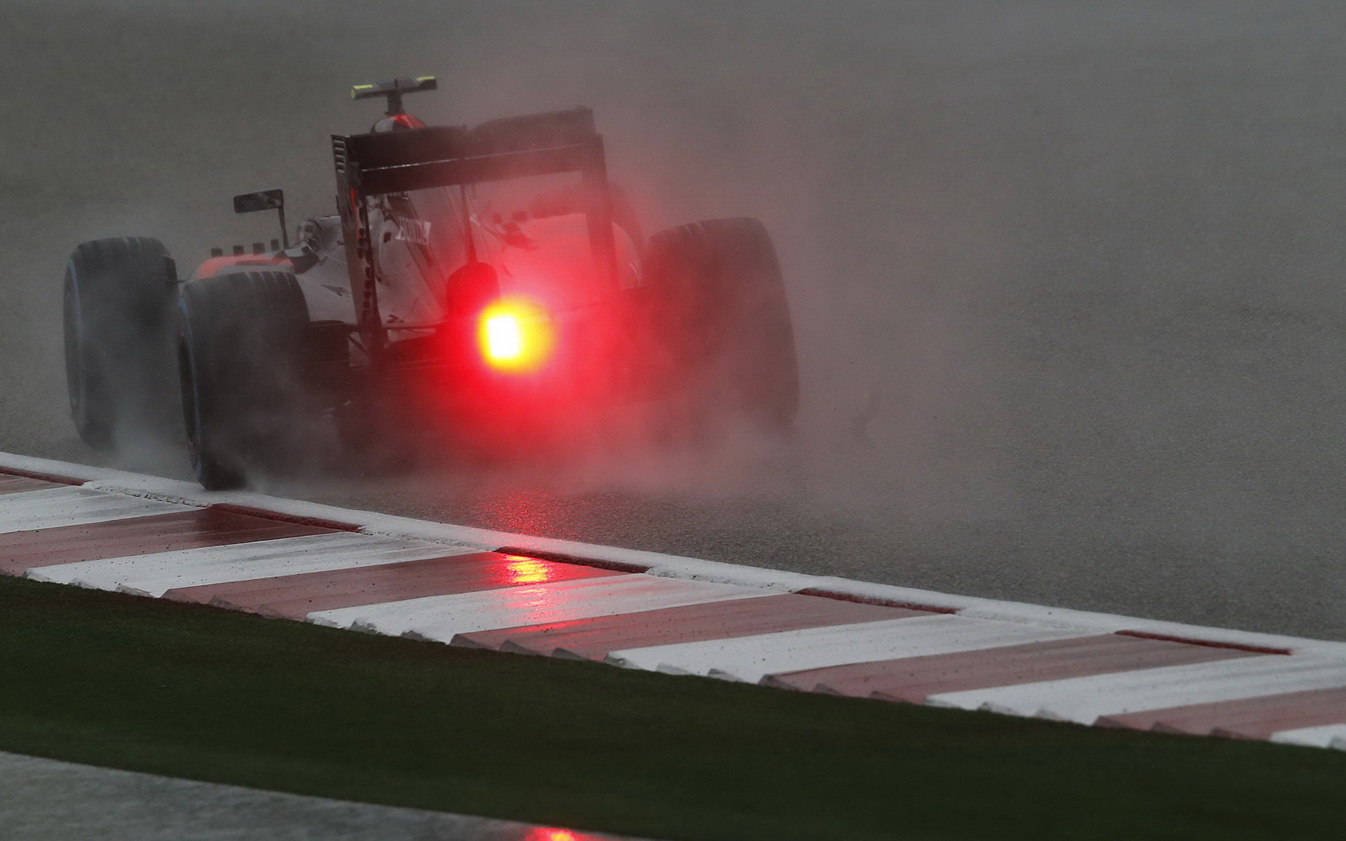 Jenson Button za deště v Austinu