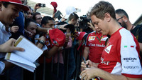 Sebastian Vettel při autogramiádě v Mexiku