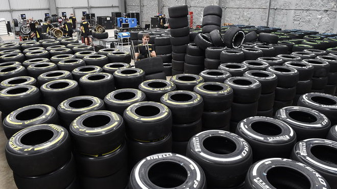 Připrava pneumatik v Mexiku, příští rok budou mít týmy ještě větší výběr