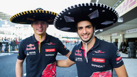 Max Verstappen a Carlos Sainz v Mexiku