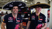 Carlos Sainz a Max Verstappen v Mexiku